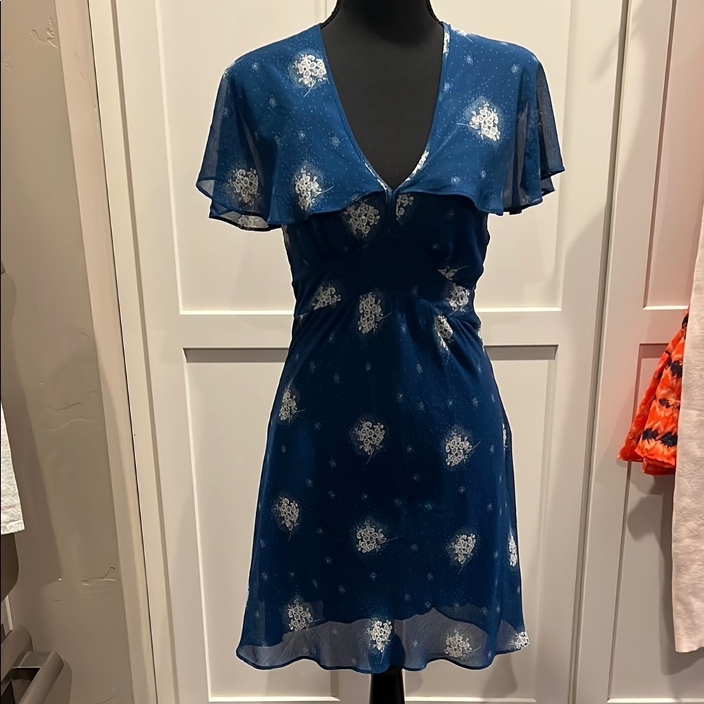 BLUE Chiffon Floral Blue Dress Size 4